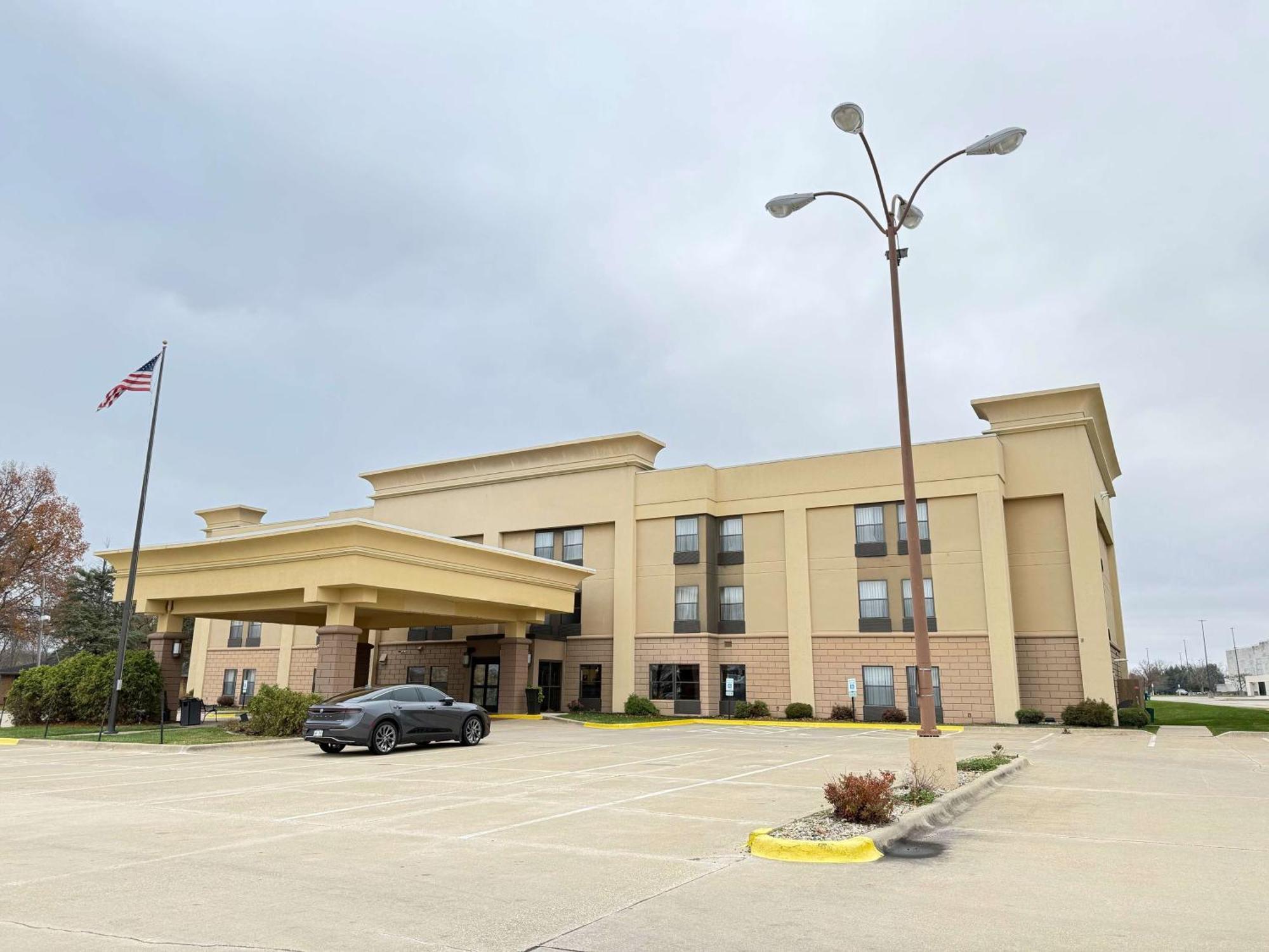 Surestay By Best Western Forsyth Decatur Extérieur photo